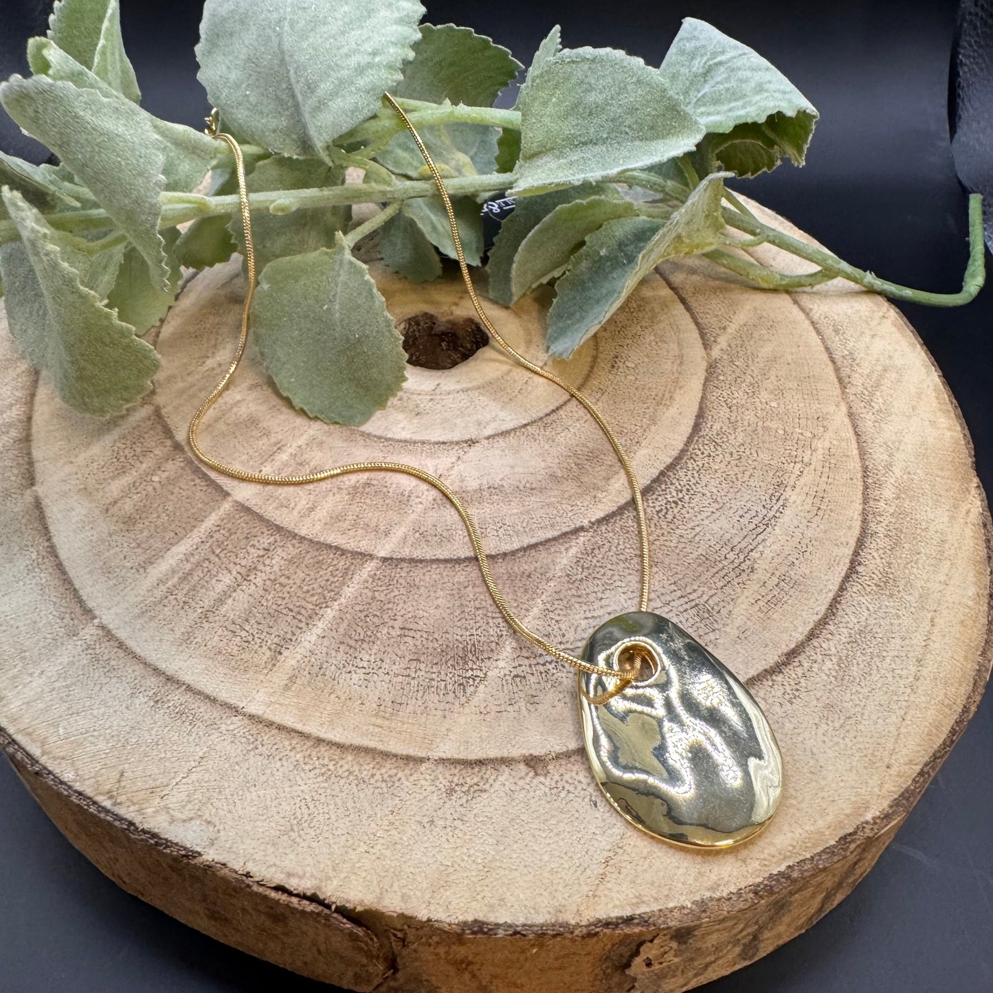 Hammer Flat Tear Pendant Necklace